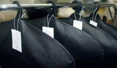 電商平臺買洗衣服務(wù)：200多件衣服滯留成都一家洗衣廠 