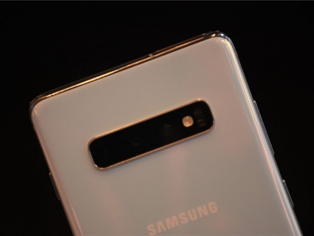 三星Galaxy S10推送系統(tǒng)更新：正式支持25W快充和超級(jí)夜景模式 